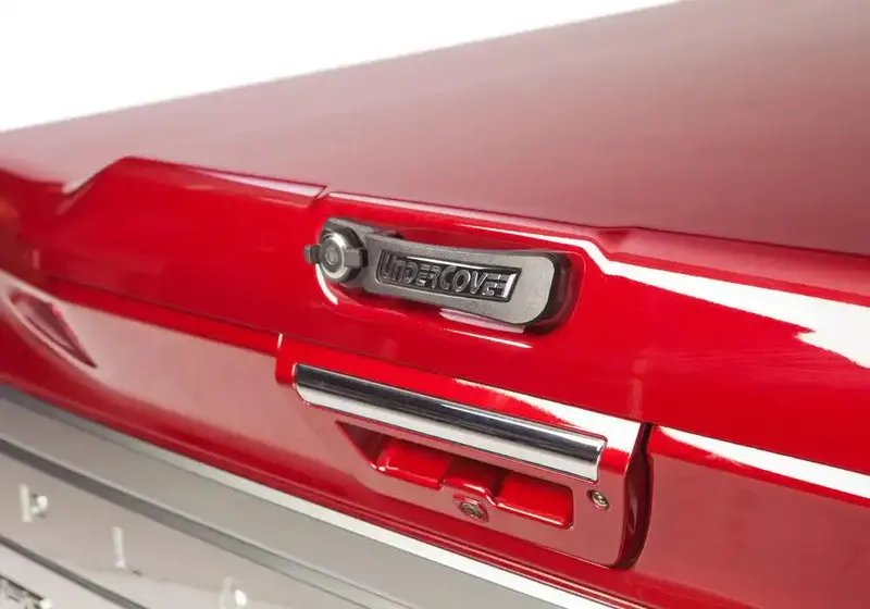 Undercover Elite Tonneau Cover – Smooth-Finish Aluminum, Fits 2016–2023 Tacoma Short Bed W/ Deck Rail 1